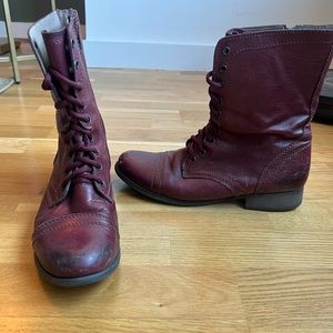 STEVE MADDEN BURGUNDY COMBAT BOOTS